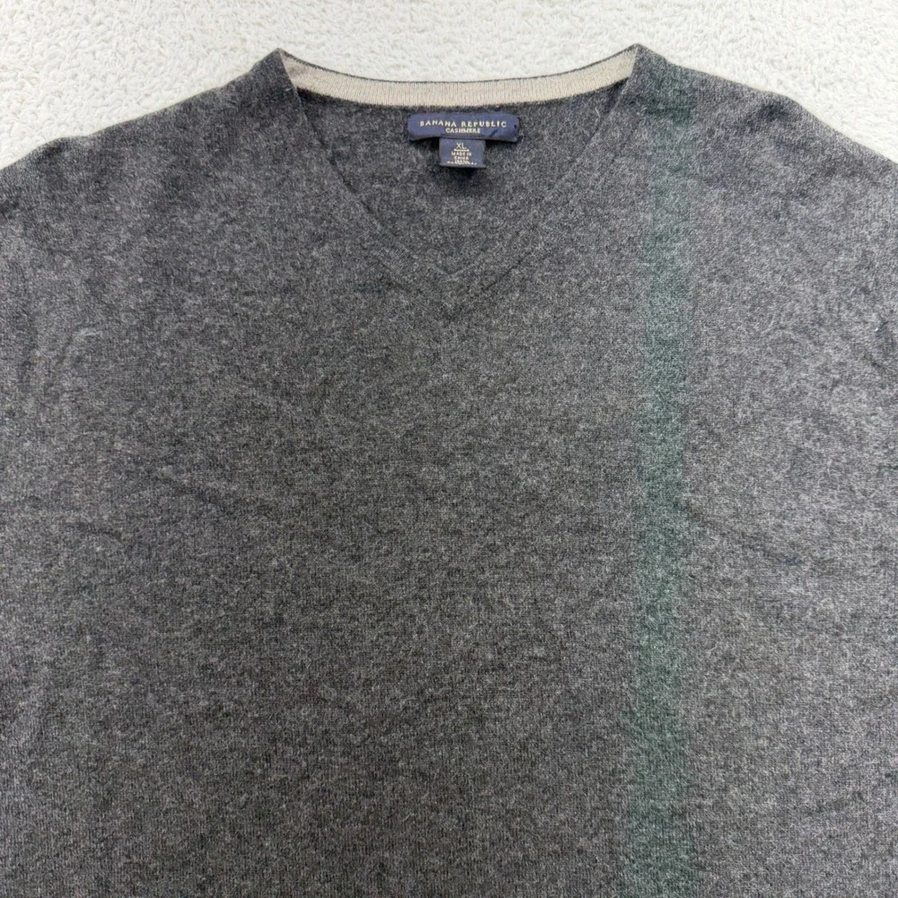 Banana Republic Men's 100% Cashmere V-Neck Sweater Dark Gray‎ Size XL